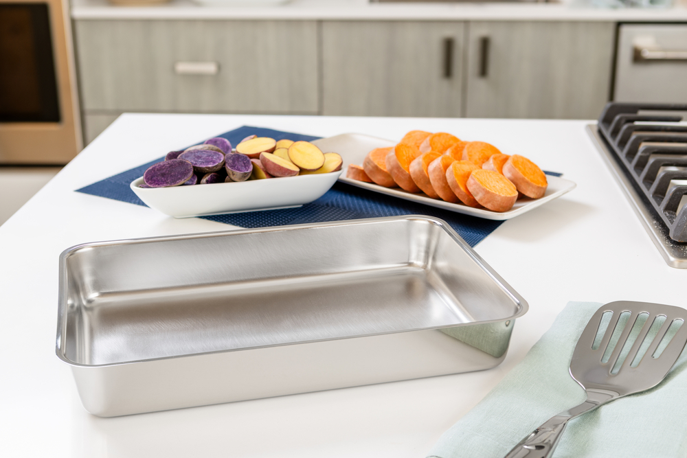 9 in. x 13 in. (22.9cm x 33cm) Bake and Roast Pan