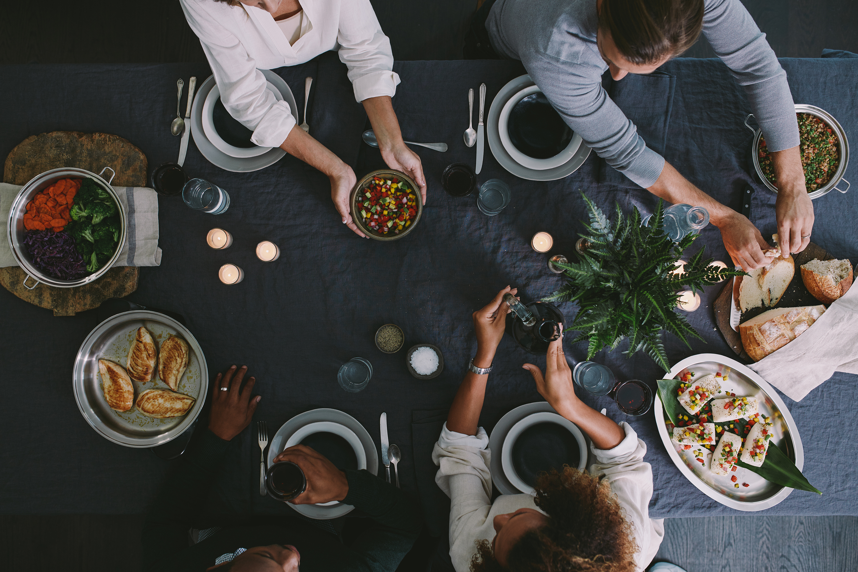 https://saladmaster.com/Portals/1/EasyDNNnews/463/img-dinner-table-overhead.jpg